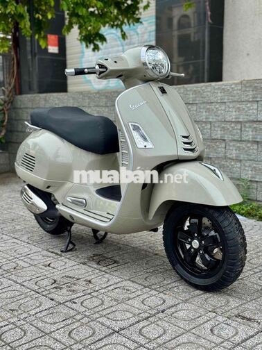 Piaggio Vespa GTS SuperTech 300 HPE 2019 màu Be