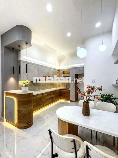 Nhà khu Tên Lửa, 5 phòng ngủ, diện tích 68m², hẻm xe hơi 8m