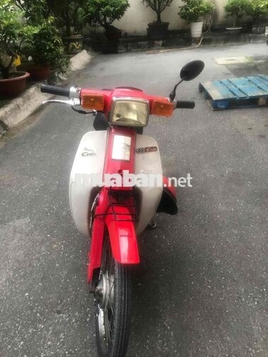 Honda Super Cub 50cc màu Đỏ trắng