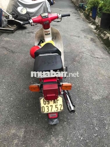 Honda Super Cub 50cc màu Đỏ trắng