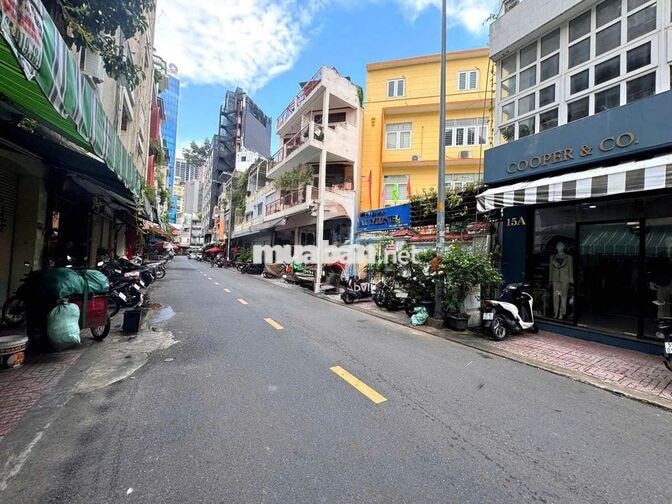 Mặt tiền ngang 9m đối diện chợ Bến Thành giá chỉ có 50tr. Quá rẻ !!!