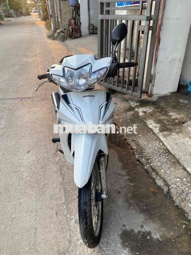 Honda Blade 110 trắng