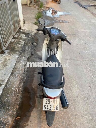 Honda Blade 110 trắng