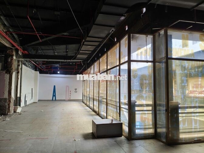 HÀNG CỰC ĐỘC LẠ - NGAY PARKSON Q1 SÀN VP DIỆN TÍCH 1000M2 !!!!