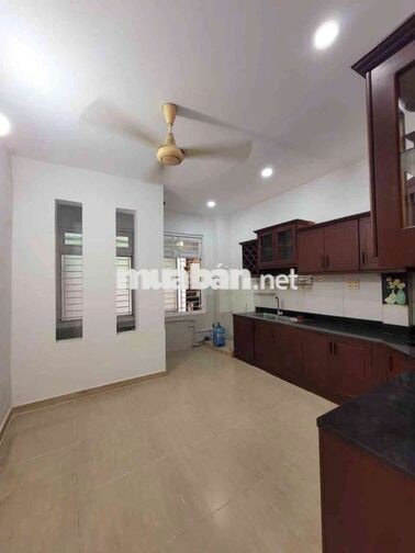 Bán Nhà Sát Cầu Ngã Tư Ga - 52m2 - Hẻm Ô Tô - 2 Tầng BTCT chắc chắn .