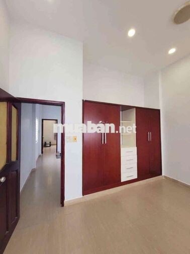 Bán Nhà Sát Cầu Ngã Tư Ga - 52m2 - Hẻm Ô Tô - 2 Tầng BTCT chắc chắn .