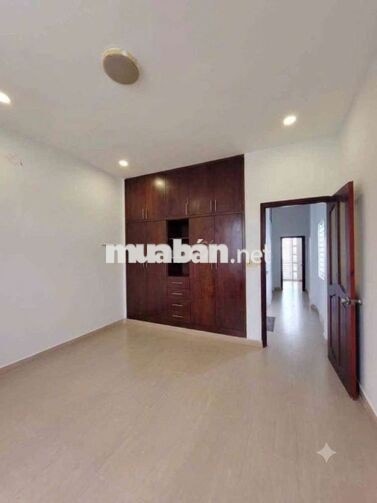 Bán Nhà Sát Cầu Ngã Tư Ga - 52m2 - Hẻm Ô Tô - 2 Tầng BTCT chắc chắn .