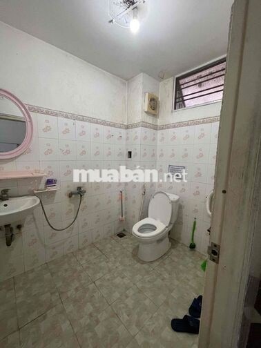 Cho thuê nhà 2tầng mặt tiền THI SÁCH, Hải Châu - ngay cổng Sân bay ĐN