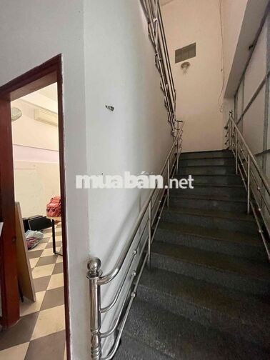 Cho thuê nhà 2tầng mặt tiền THI SÁCH, Hải Châu - ngay cổng Sân bay ĐN