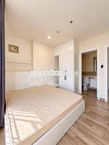 Cho thuê 2PN căn góc rộng ở Monarchy, Full nội thất, có thể ở ngay
