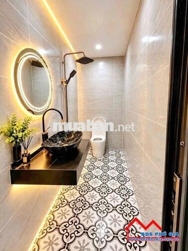 NHÀ VƯỜN THÔNG THOÁNG KHÔNG GIAN MÁT MẺ, CÓ 3 PN. NGAY CẠNH QUẬN 7