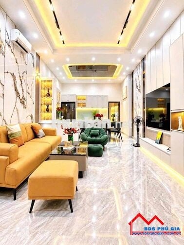 NHÀ VƯỜN THÔNG THOÁNG KHÔNG GIAN MÁT MẺ, CÓ 3 PN. NGAY CẠNH QUẬN 7