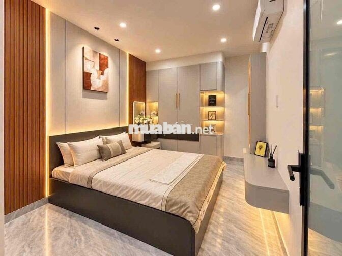 NHÀ VƯỜN THÔNG THOÁNG KHÔNG GIAN MÁT MẺ, CÓ 3 PN. NGAY CẠNH QUẬN 7