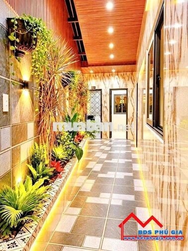 NHÀ VƯỜN THÔNG THOÁNG KHÔNG GIAN MÁT MẺ, CÓ 3 PN. NGAY CẠNH QUẬN 7