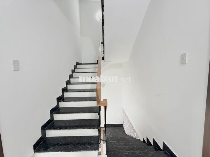 CHO THUÊ NHÀ MỚI 3,5 TẦNG 6 PHÒNG NGỦ KĐT PHƯỚC LONG GIÁ 27 TRIỆU
