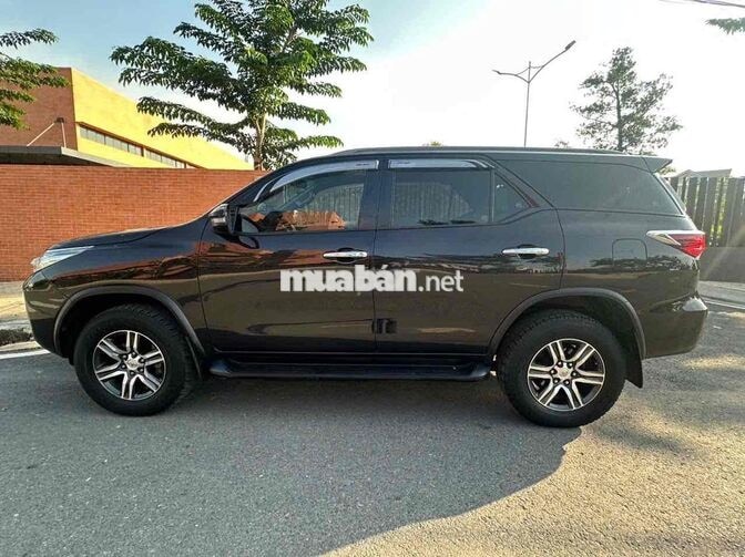 Toyota Fortuner 2018 màu nâu tự động dầu nhập indo