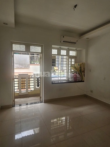 Cho thuê nhà nguyên căn, 1 trệt 2 lầu, 1 sân thương, diện tích 44 m2,