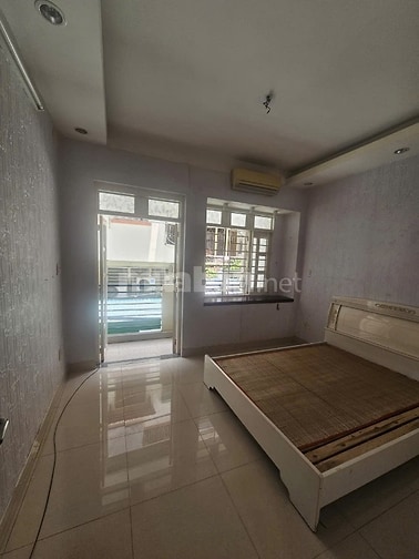 Cho thuê nhà nguyên căn, 1 trệt 2 lầu, 1 sân thương, diện tích 44 m2,