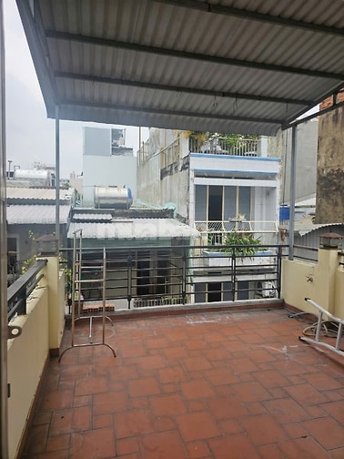 Cho thuê nhà nguyên căn, 1 trệt 2 lầu, 1 sân thương, diện tích 44 m2,