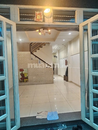 Cho thuê nhà nguyên căn, 1 trệt 2 lầu, 1 sân thương, diện tích 44 m2,