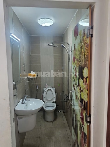 Cho thuê nhà nguyên căn, 1 trệt 2 lầu, 1 sân thương, diện tích 44 m2,