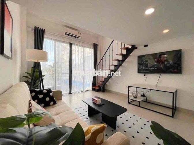 Cho thuê căn Duplex ban công, ngay Emart Phan Văn Trị