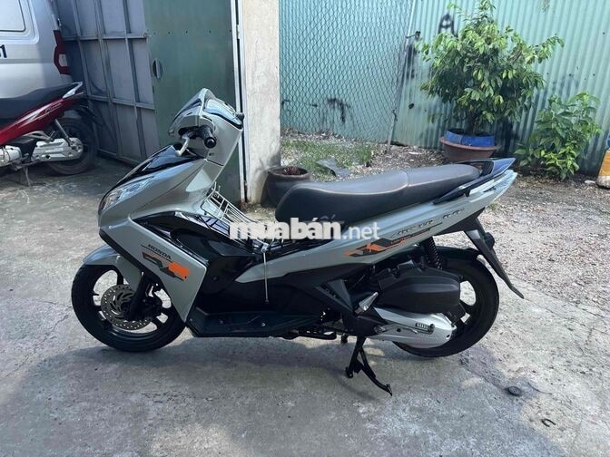 bán Honda Airblade 125 Fi màu xám đen đời 2015