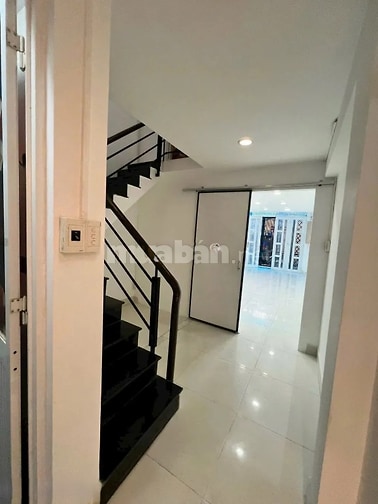 Giảm 2 tỷ, cần bán nhà đường Cao Thắng 45.4m2 2 tầng. Giá 170 triệu/m2