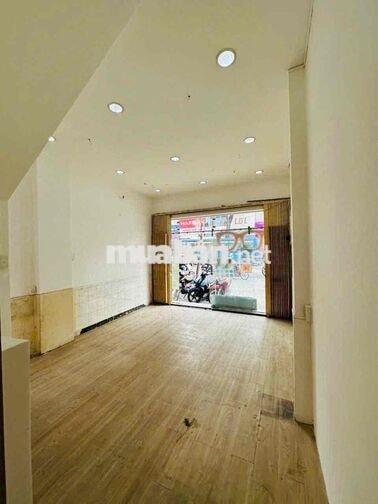CHO THUÊ NHÀ MẶT TIỀN QUANG TRUNG GV NGAY NGÃ TƯ