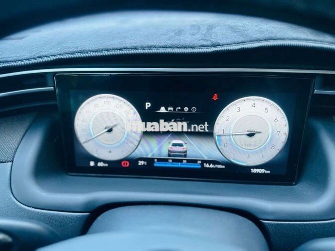 Hyundai Tucson 2.0 ĐB chạy 1 vạn 8 km