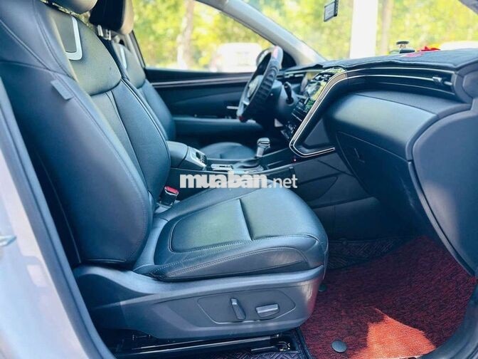 Hyundai Tucson 2.0 ĐB chạy 1 vạn 8 km