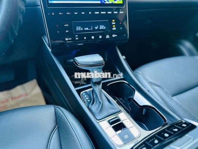 Hyundai Tucson 2.0 ĐB chạy 1 vạn 8 km