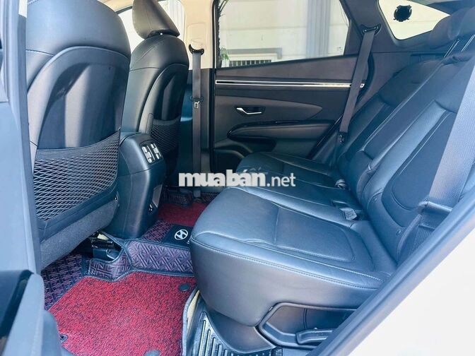 Hyundai Tucson 2.0 ĐB chạy 1 vạn 8 km