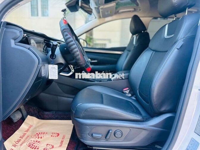 Hyundai Tucson 2.0 ĐB chạy 1 vạn 8 km