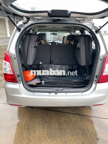 Toyota Innova 2013 2.0E Bạc 7 chỗ
