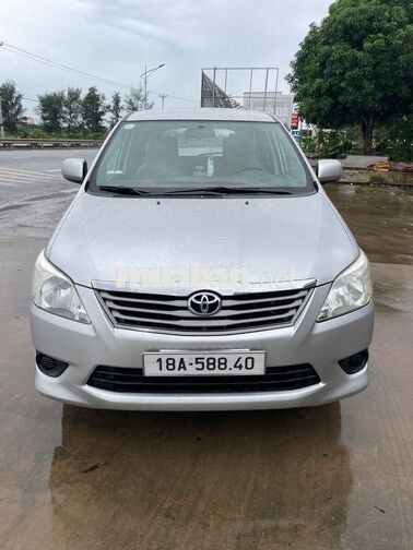 Toyota Innova 2013 2.0E Bạc 7 chỗ