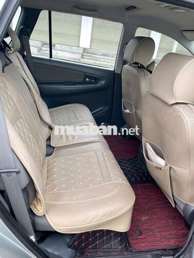 Toyota Innova 2013 2.0E Bạc 7 chỗ