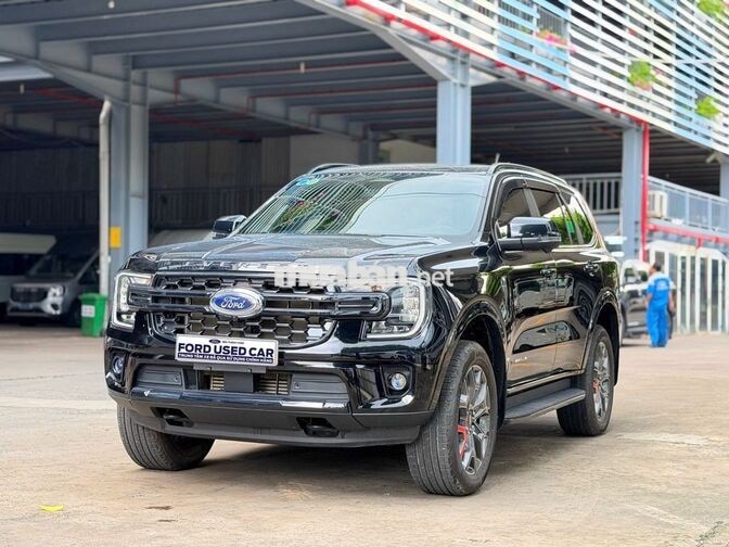 FORD EVEREST TITANIUM 2024 ĐEN lướt 12.000km