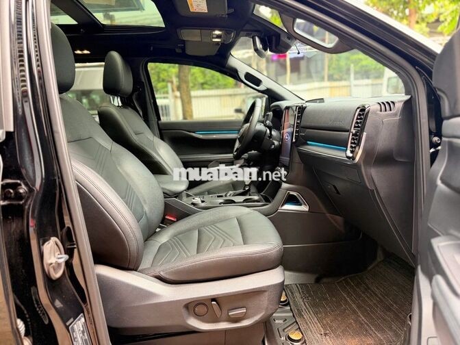 FORD EVEREST TITANIUM 2024 ĐEN lướt 12.000km