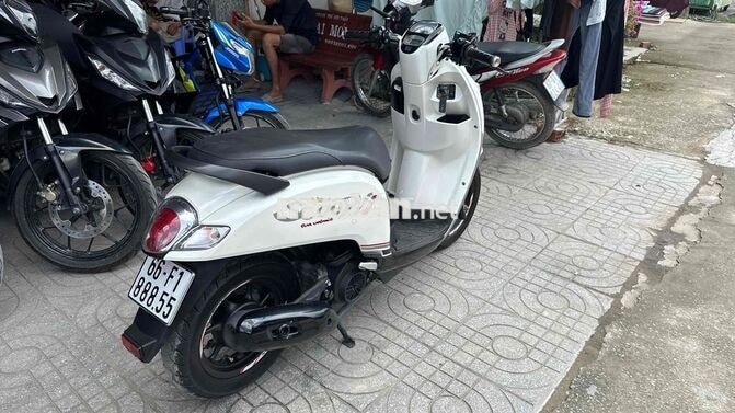 Honda Scoopy 2018 màu trắng đen ( hỗ trợ góp )