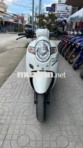 Honda Scoopy 2018 màu trắng đen ( hỗ trợ góp )