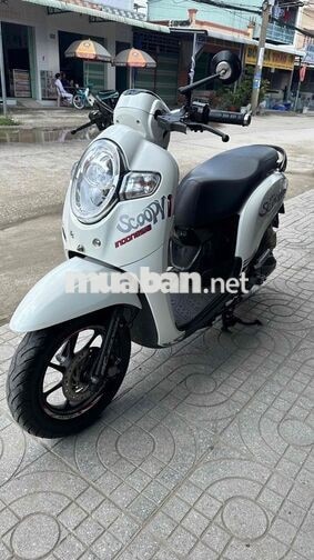 Honda Scoopy 2018 màu trắng đen ( hỗ trợ góp )
