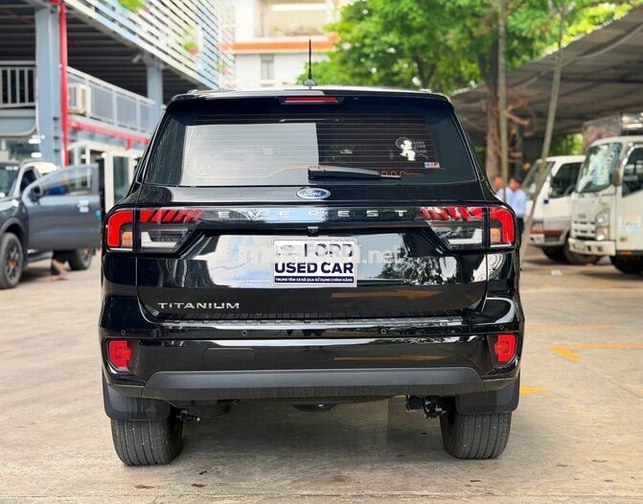 FORD EVEREST TITANIUM 2024 ĐEN lướt 12.000km