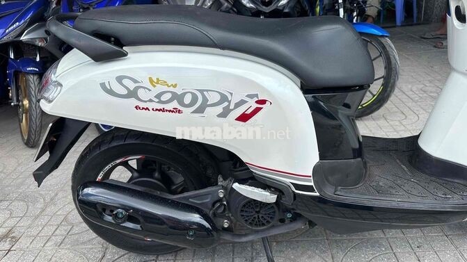 Honda Scoopy 2018 màu trắng đen ( hỗ trợ góp )