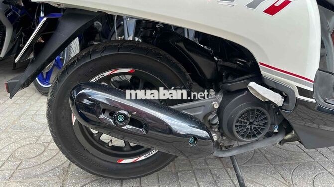 Honda Scoopy 2018 màu trắng đen ( hỗ trợ góp )