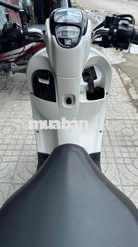 Honda Scoopy 2018 màu trắng đen ( hỗ trợ góp )