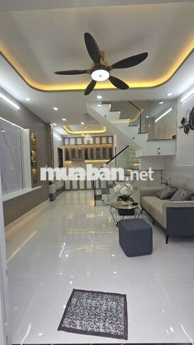 Nhà mới 3 tầng 4 phòng ngủ sổ hồng riêng ở quận 7 ngay trung tâm.
