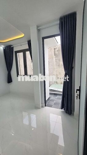 Nhà mới 3 tầng 4 phòng ngủ sổ hồng riêng ở quận 7 ngay trung tâm.