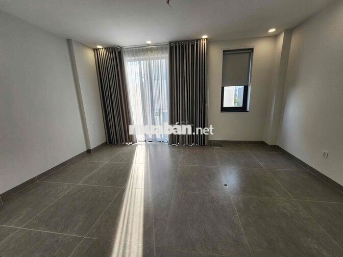 Cho thuê nhà nguyên căn kế chung cư Q7 Riverside. Mặt tiền ô tô có hầm