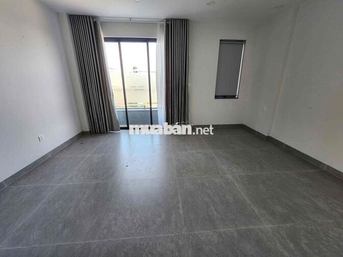Cho thuê nhà nguyên căn kế chung cư Q7 Riverside. Mặt tiền ô tô có hầm